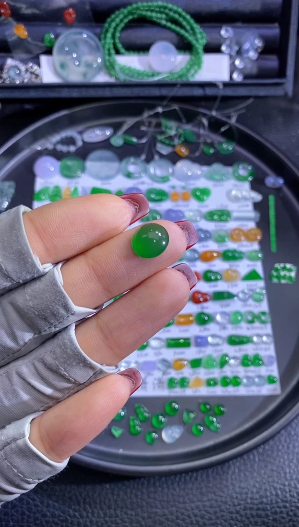 未镶嵌挂件翡翠蛋