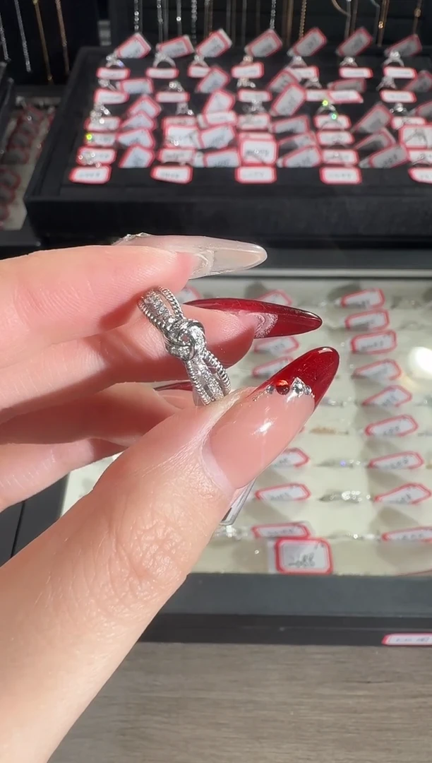 18K金镶嵌戒指/指环钻石2.55g