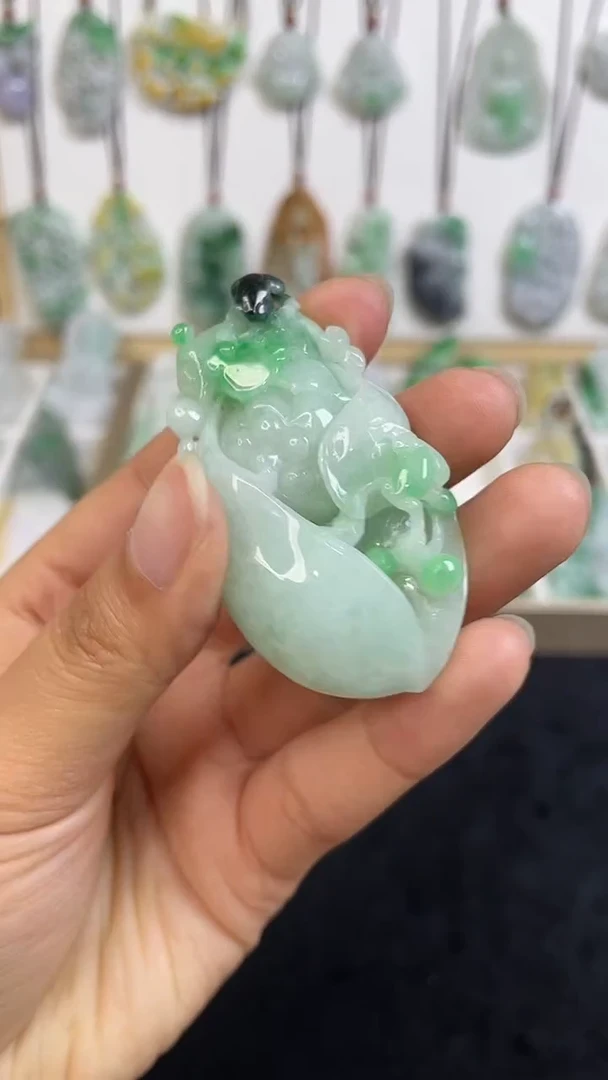 颈饰未镶嵌翡翠君**情1