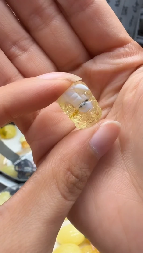 裸石琥珀未镶嵌如图