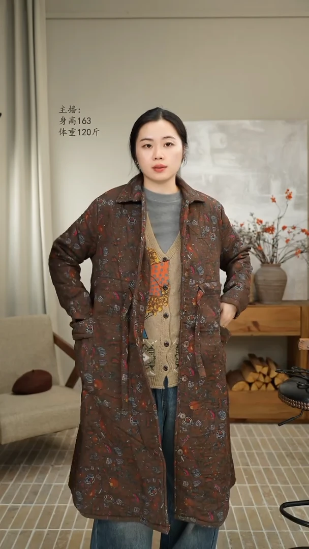 咖底印花加绒中长棉服 A67