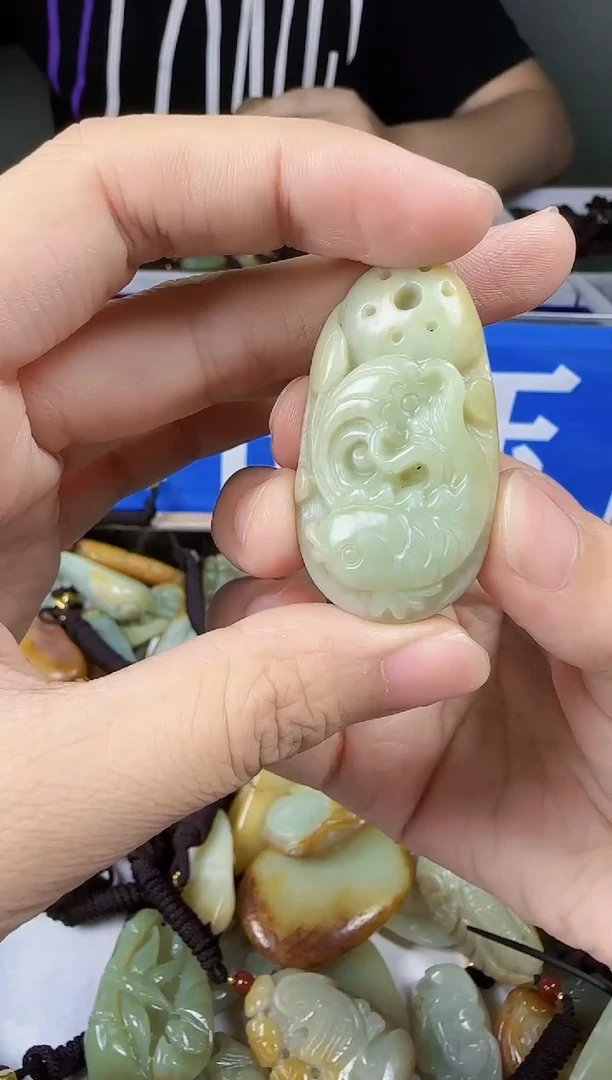 和田玉未镶嵌颈饰1