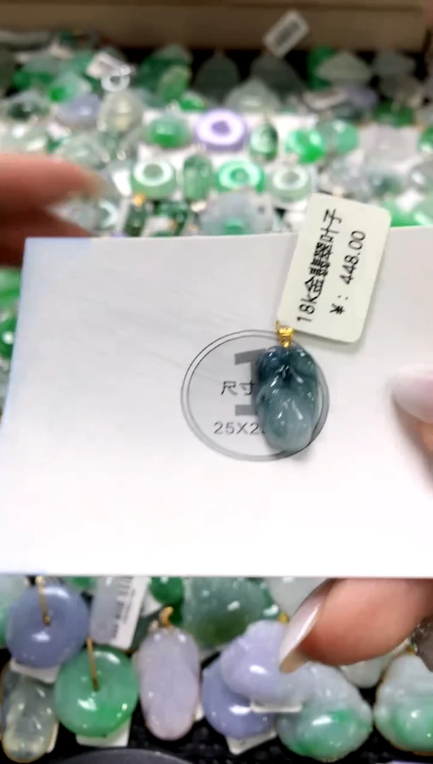 颈饰18K金镶嵌翡翠1111111111111111
