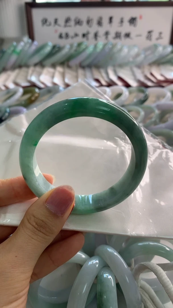 未镶嵌手镯翡翠57乌鸡带色