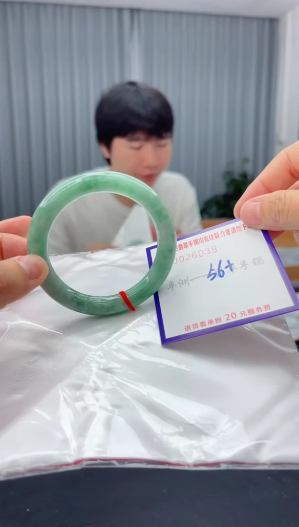 翡翠手镯未镶嵌1