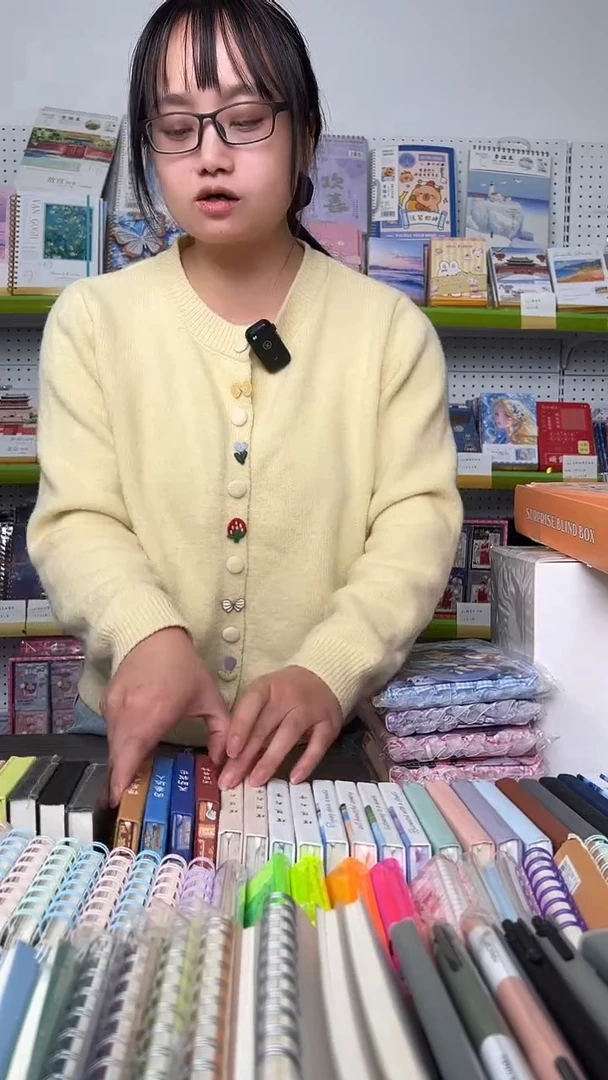 云****)A21    32KPU磁扣本96张奶油小熊随机封面2本