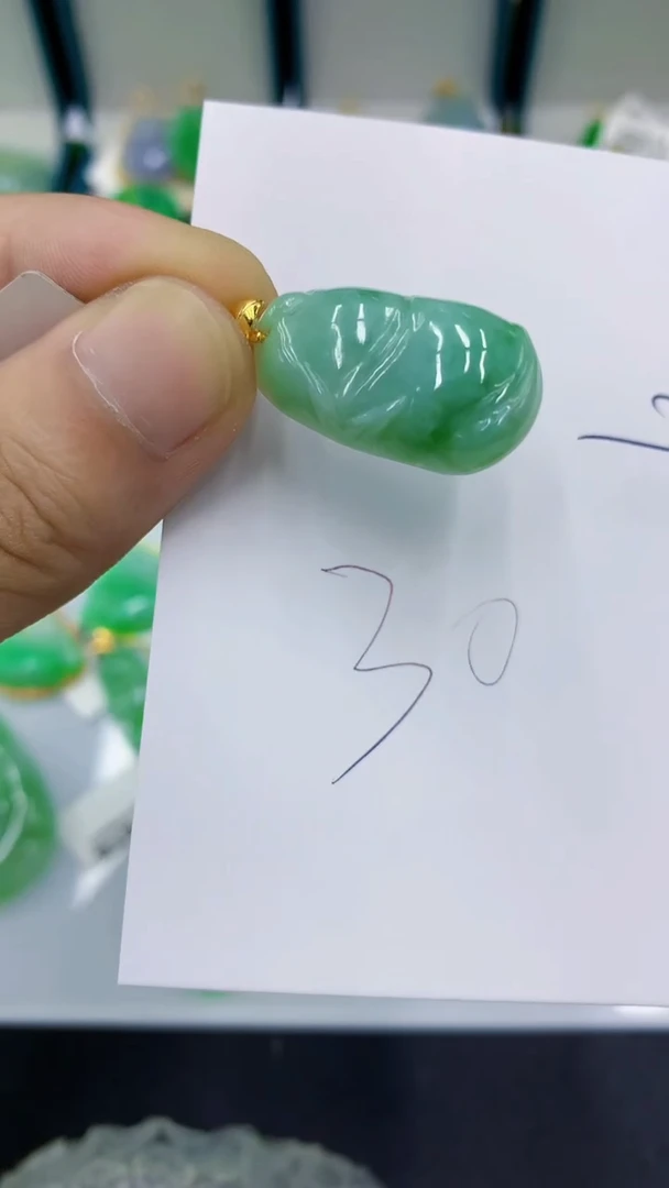 翡翠未镶嵌颈饰翡翠