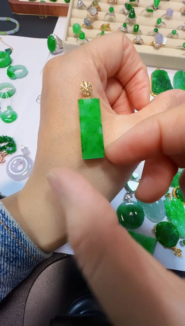 吊坠(不含链)18K金镶嵌翡翠3980