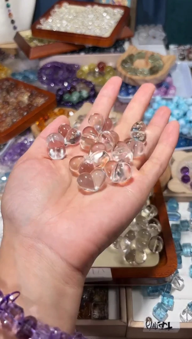 水晶手串未镶嵌白水晶屁桃一个宽卡19-20厚13