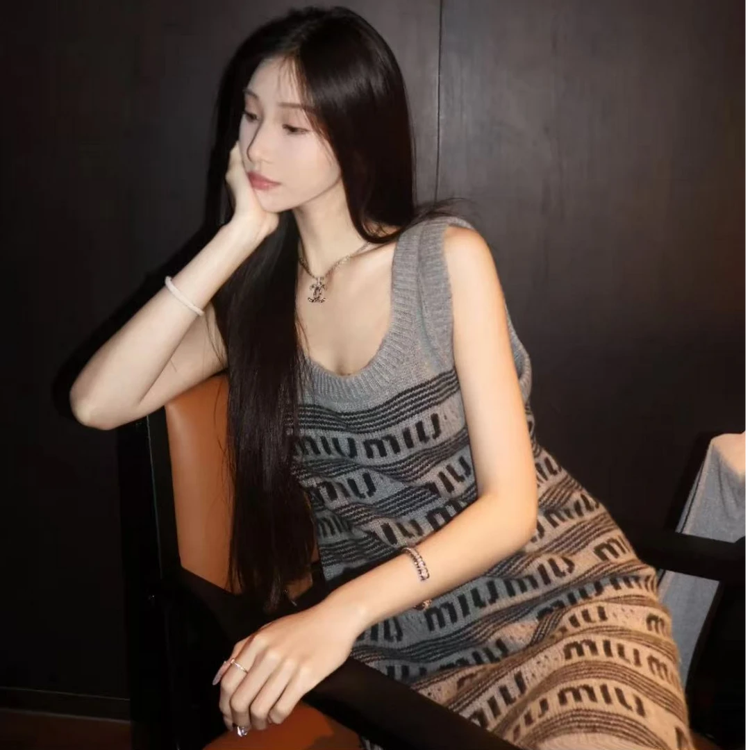 95新 MIU MIU/缪缪 灰色满logo针织裙/F36/编号8420