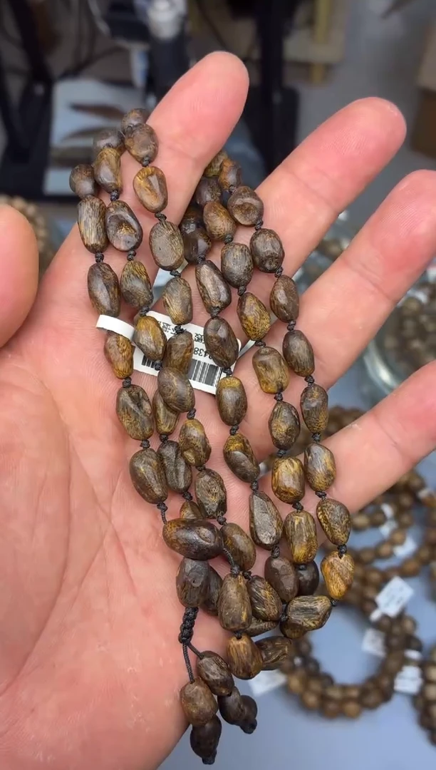 沉香手串 海南红金猊随型长串沉水留疤多样性发其一