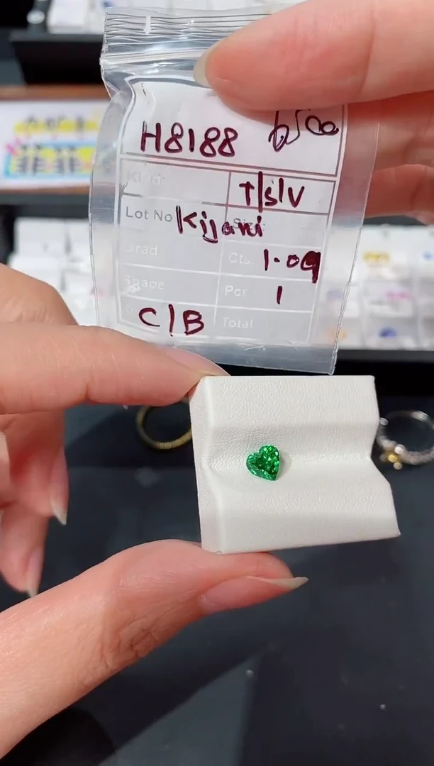 未镶嵌裸石石榴石（沙弗莱）1.09CT H8188 CG/B