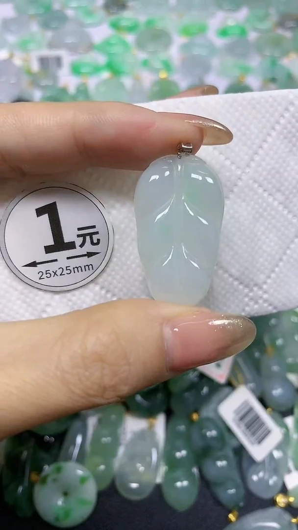 颈饰18K金镶嵌翡翠天然翡翠A货