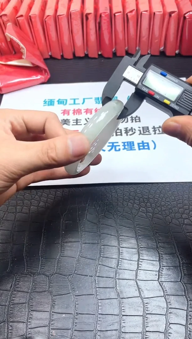 翡翠手镯未镶嵌所见所得，高冰美人镯！