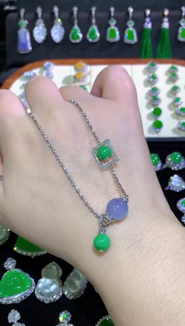 颈饰18K金镶嵌翡翠高冰双色珠珠颈链