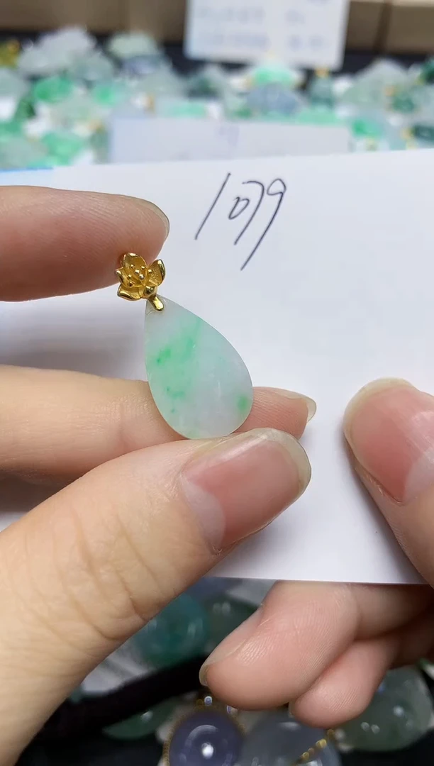 颈饰未镶嵌翡翠天然缅甸翡翠A货翡翠百元以上9元证书费自理