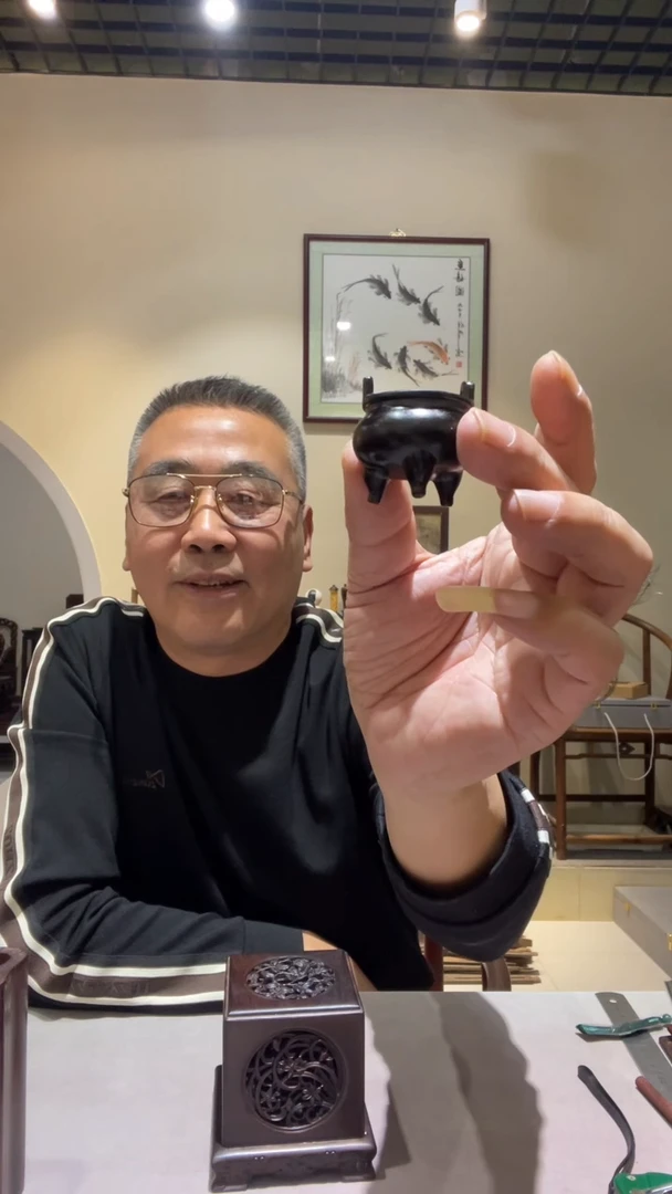 东非黑黄檀（紫光檀）精品木雕精工细作