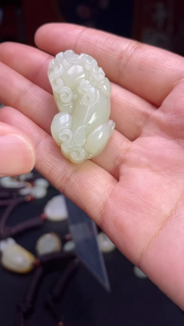 颈饰未镶嵌和田玉1