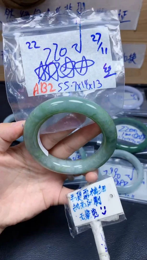 未镶嵌定制翡翠22毛货需精细抛光手镯拍一发一