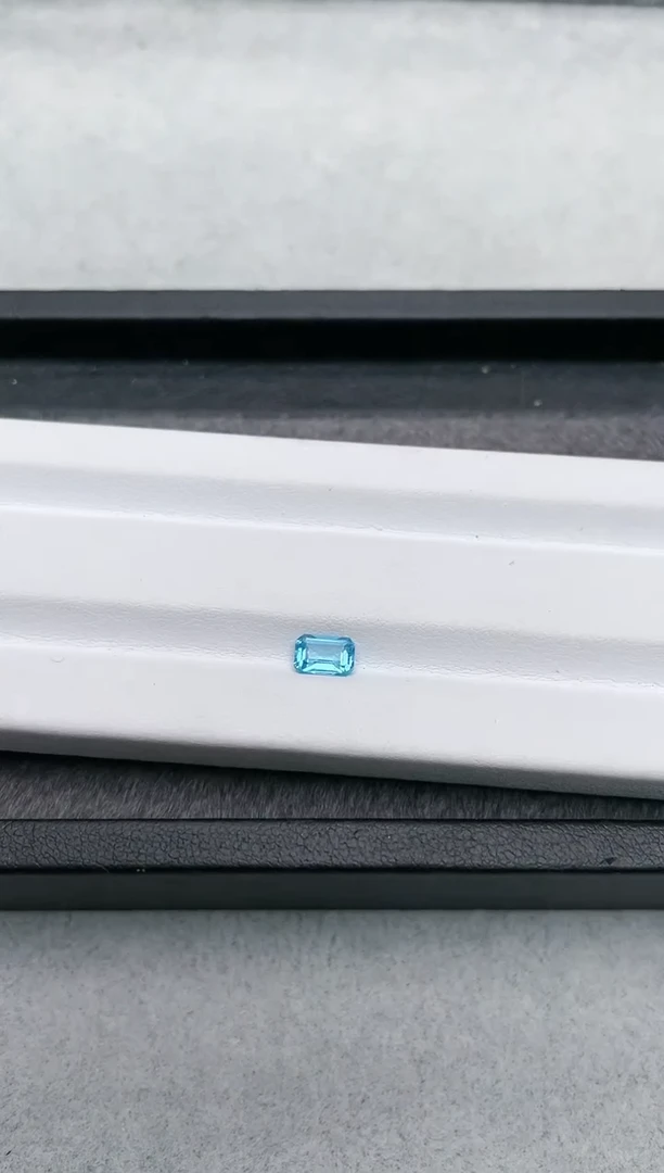 【闪购商品】托帕石裸石未镶嵌4*6mm瑞士蓝