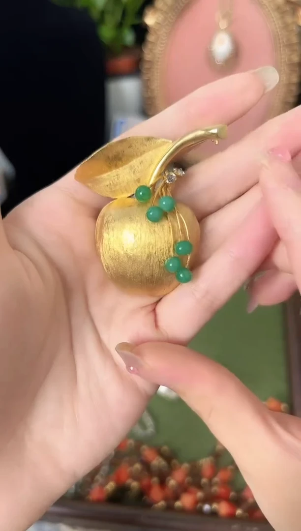 铁合金合成碳硅石686苹果琉璃胸针