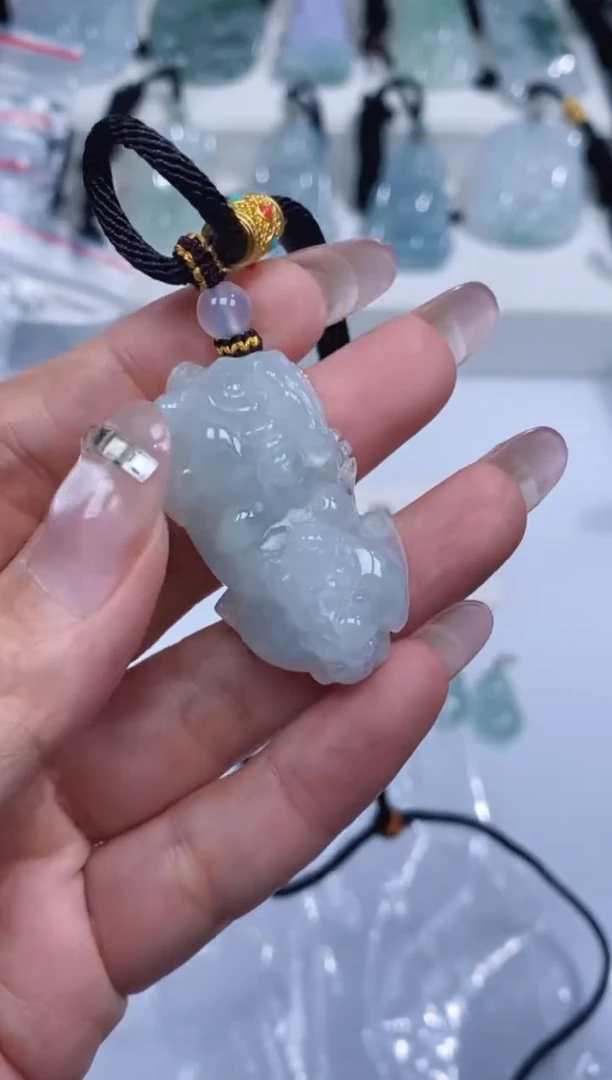 颈饰未镶嵌翡翠吊坠