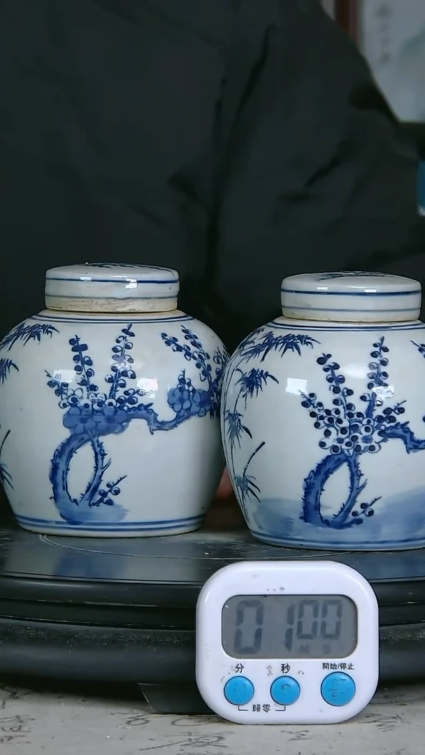 陶周**国青花精绘花卉图罐一对