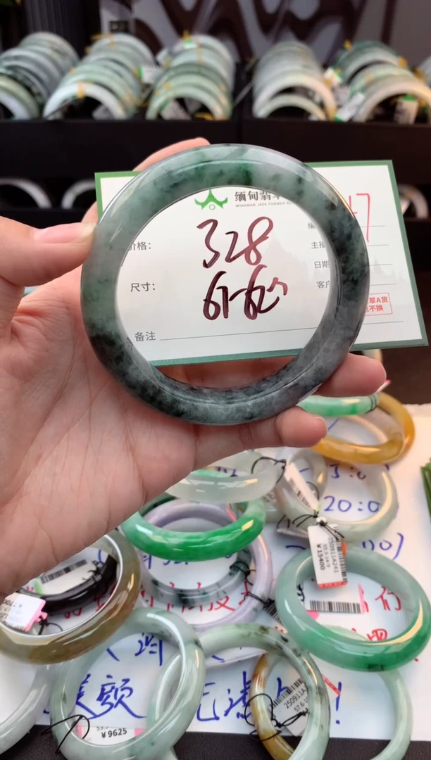 未镶嵌定制翡翠毛货需精细抛光+多人