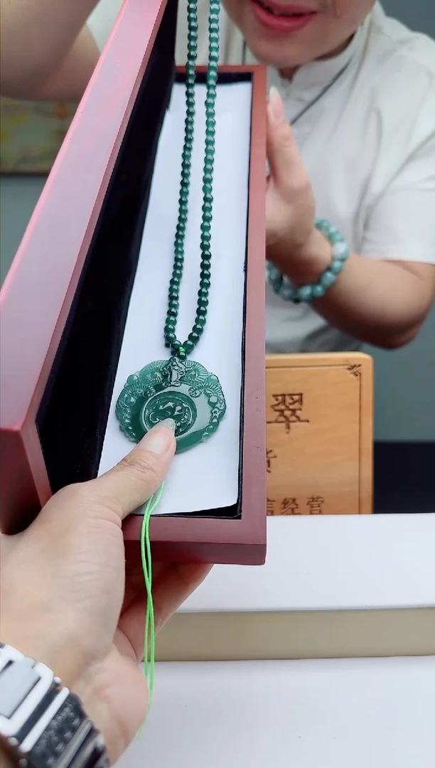 颈饰未镶嵌翡翠多样性发其一
