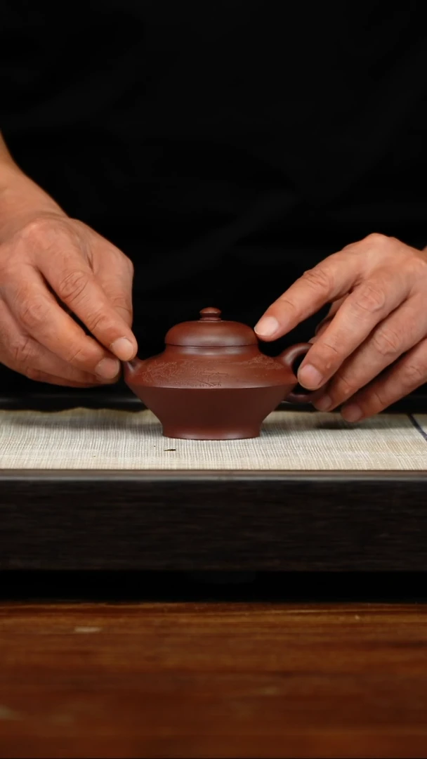 茶壶紫砂紫泥合欢刻绘