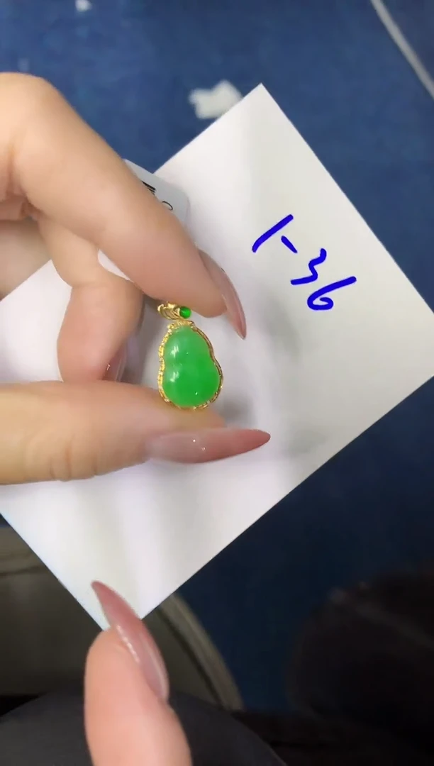 翡翠18K金镶嵌颈饰缅甸天然翡翠A货