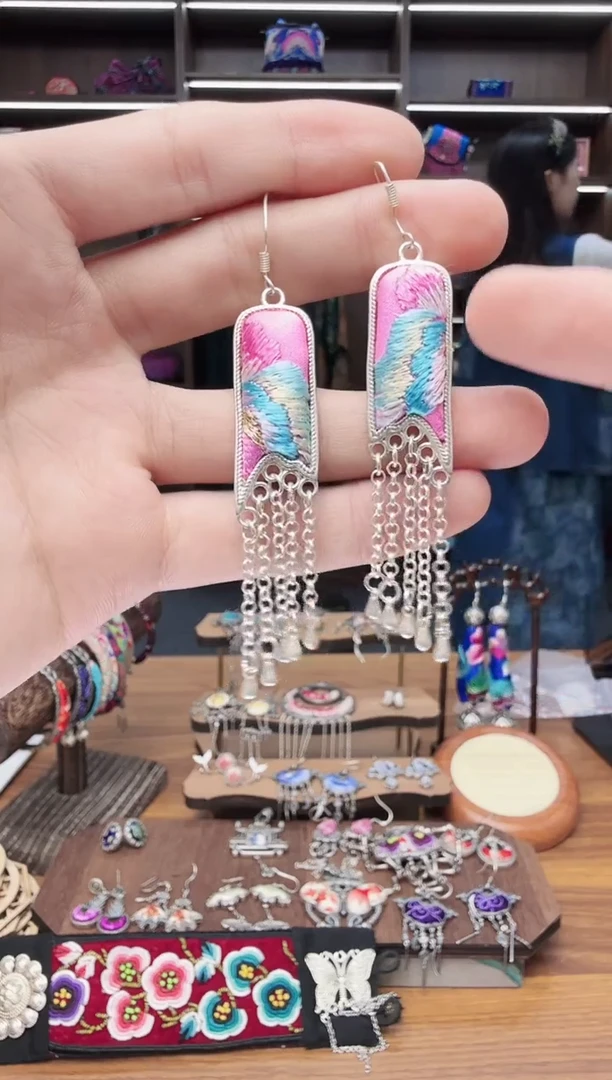 织绣173蒙阿苏苗绣传承店