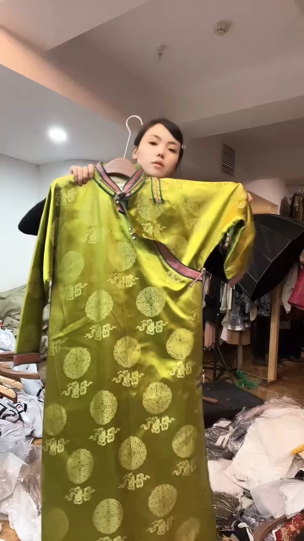 袍子 L码   125-140斤