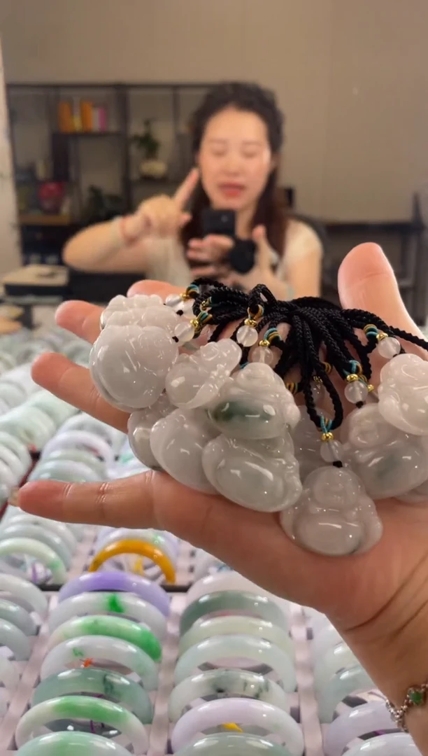 翡翠未镶嵌吊坠(不含链)多样性发一