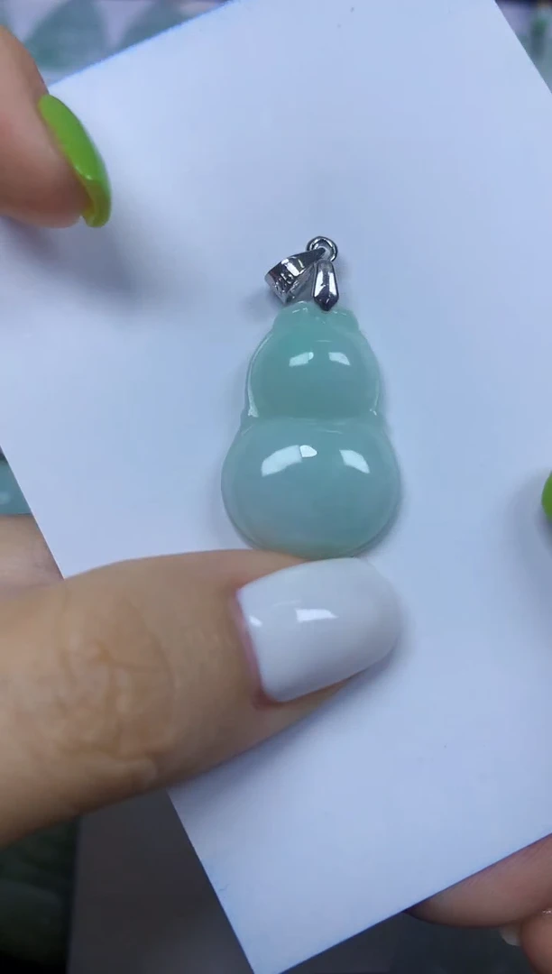 翡翠未镶嵌颈饰挂件