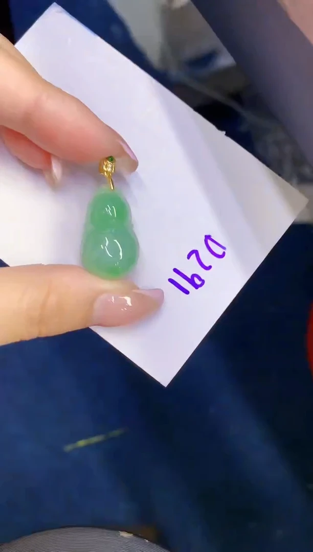 翡翠未镶嵌颈饰缅甸天然翡翠A货