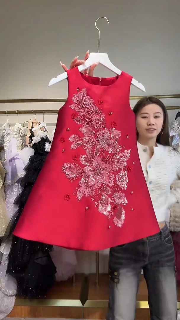 45077红色150码短裙