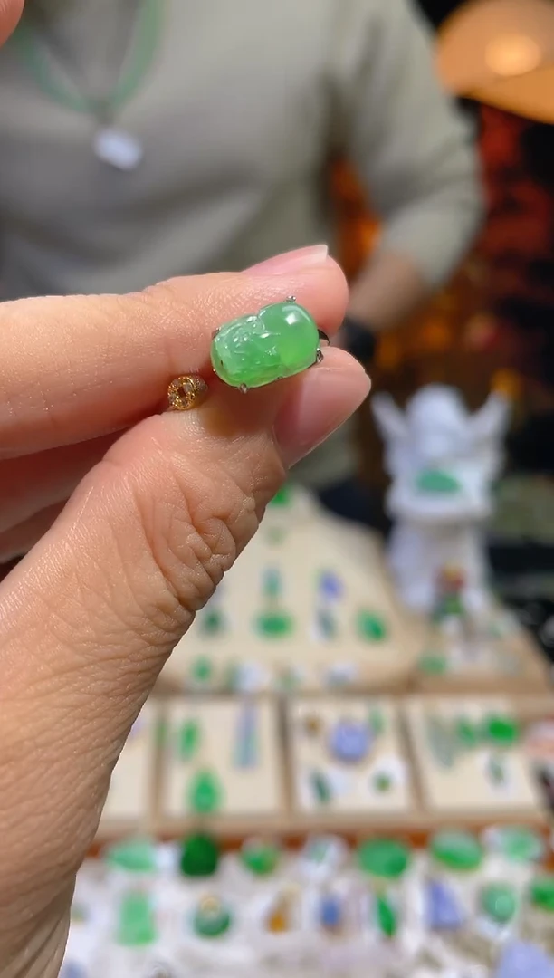 【闪购商品】翡翠颈饰未镶嵌假一赔三