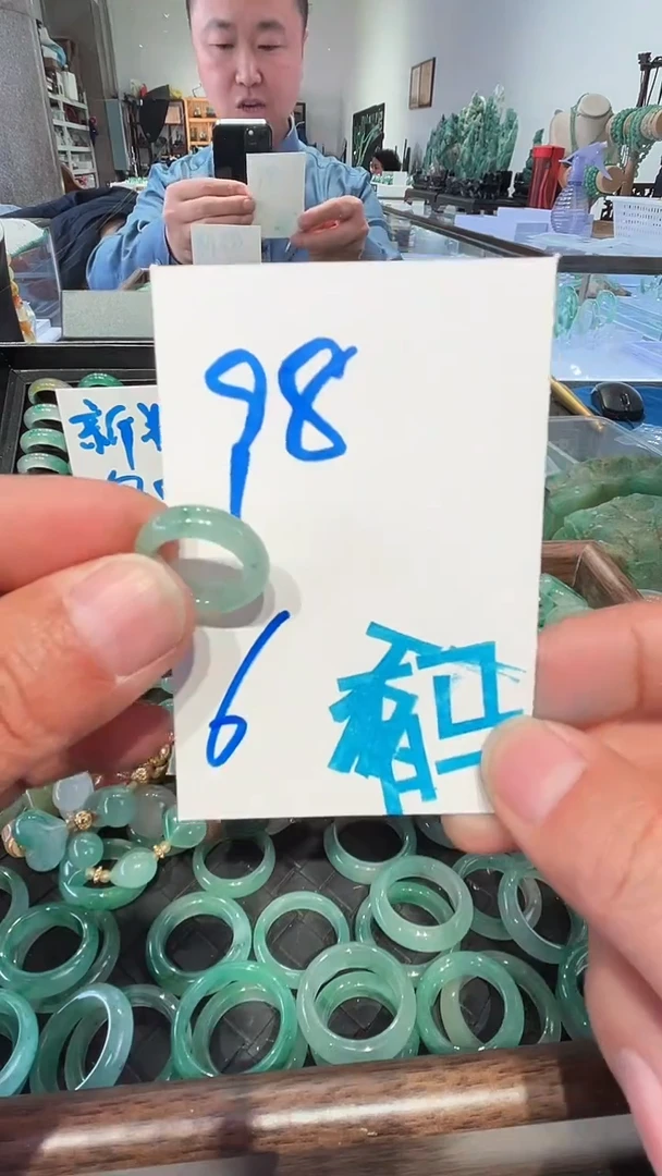 未镶嵌戒圈石英质玉非洲翠