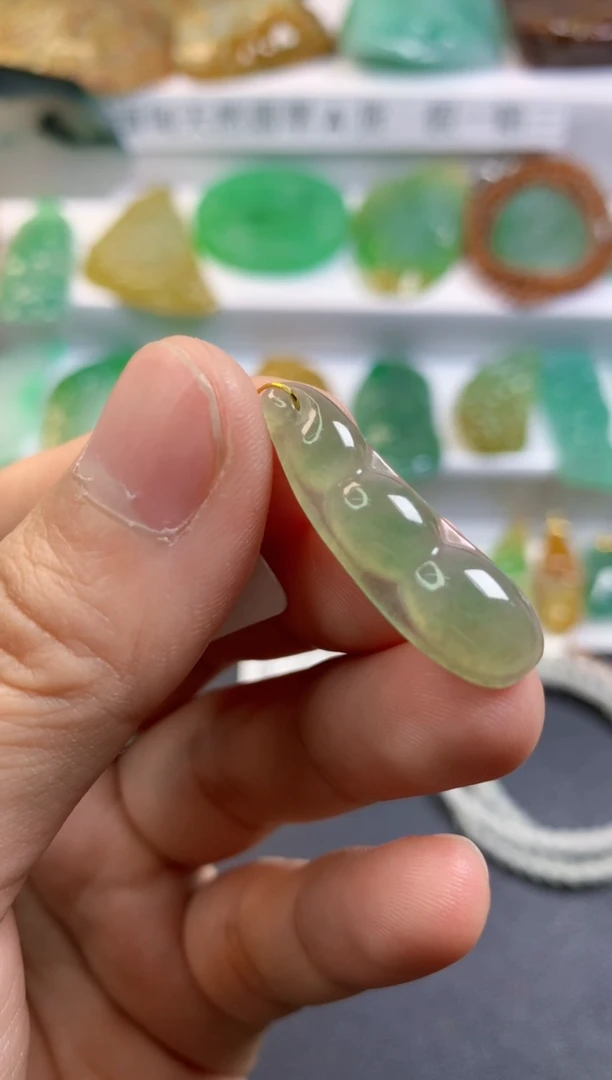 颈饰未镶嵌翡翠