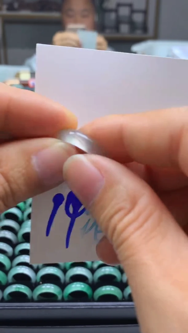 未镶嵌戒圈石英质玉非洲翠