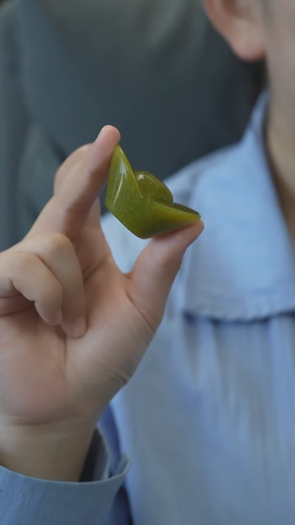 岫玉未镶嵌手把元宝