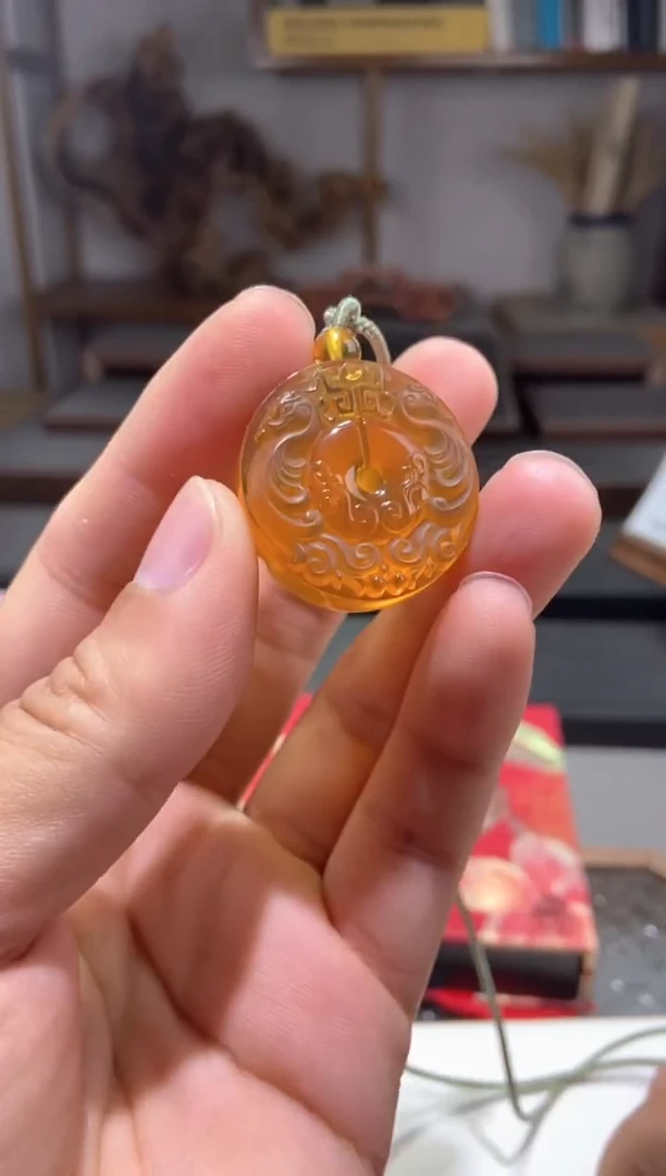 琥珀颈饰未镶嵌金棕珀龙凤珮