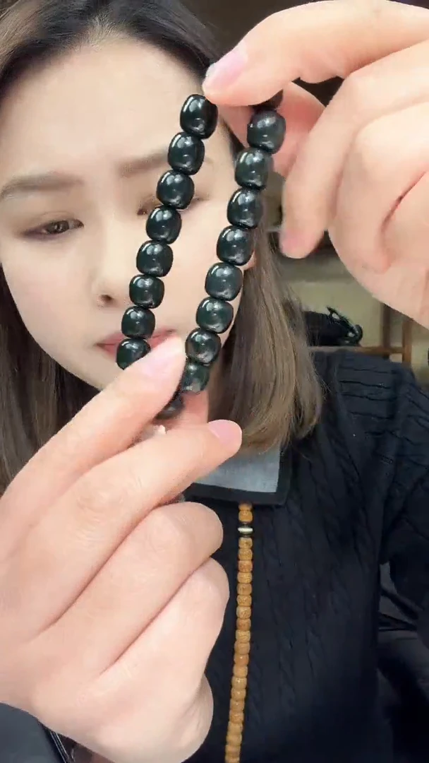 未镶嵌手串和田玉新疆和田玉黑青9*10mm精工老型珠手串GYDN00EEHM