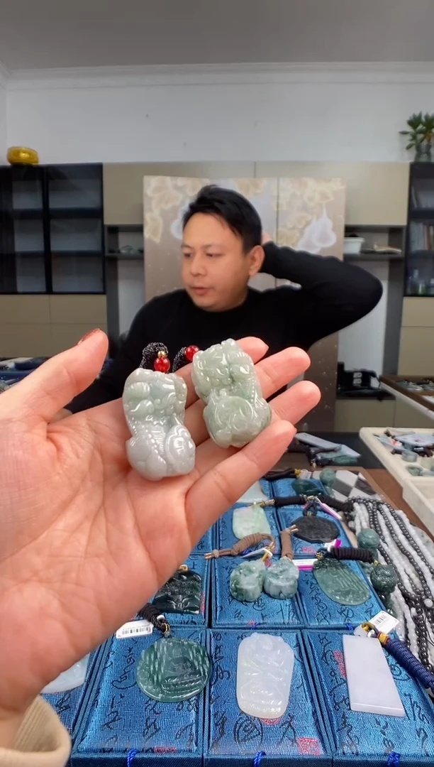 颈饰未镶嵌翡翠  多样性发其一