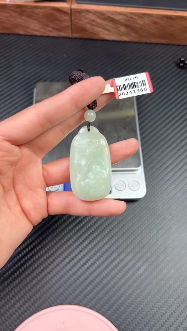 【闪购商品】和田玉吊坠(赠链)未镶嵌且末微色差近矿