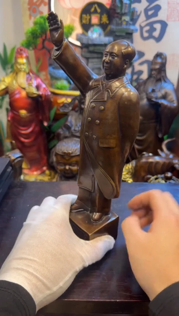 潼潼古铜只卖真铜！（站伟人像）