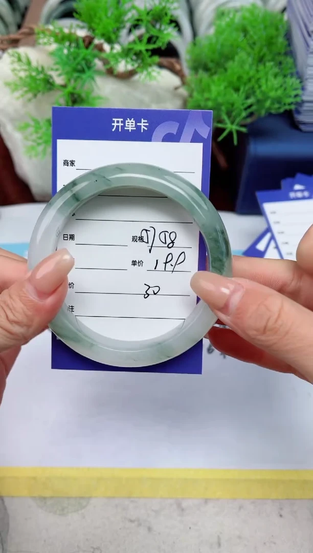 【闪购商品】石英质玉手镯未镶嵌30