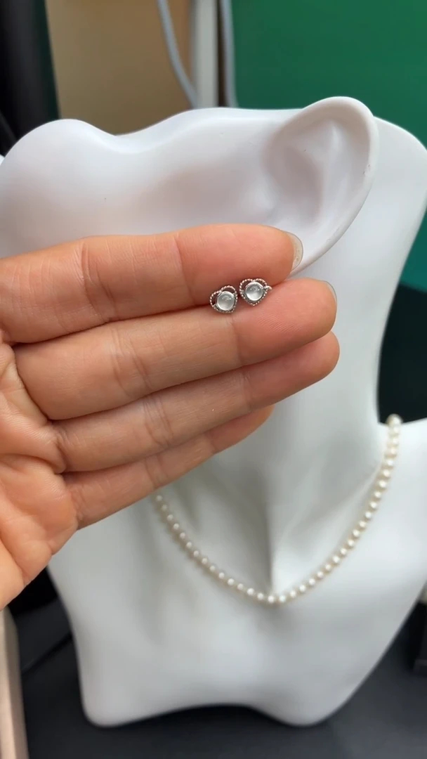 颈饰18K金镶嵌翡翠天然翡翠A货