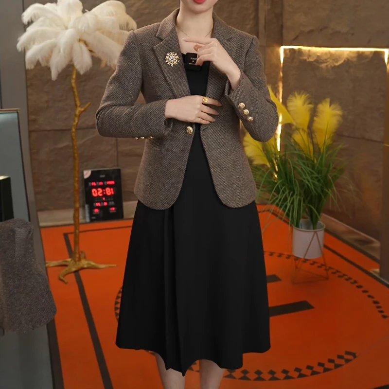 OL休闲厚款外套气质时尚通勤修身短款小个子西装女秋冬连衣裙套装